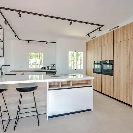 Luxury With Private Pool And 7 Bedrooms Willa *