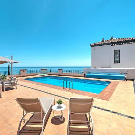 Luxury With Private Pool And 7 Bedrooms *