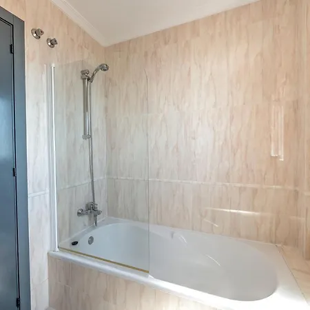 Luxury With Private Pool And 7 Bedrooms *