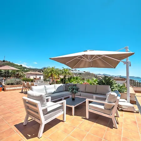 Luxury With Private Pool And 7 Bedrooms *