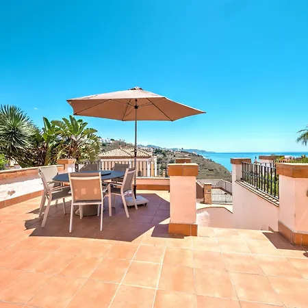 Luxury With Private Pool And 7 Bedrooms *